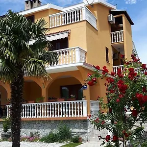 https://apartment-krizanovic.primorje-gorskikotar.com